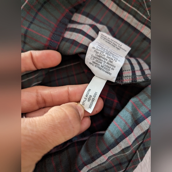 Madewell V-Neck Button-Down Shirt in Pineview Plaid - Picture 6 of 13